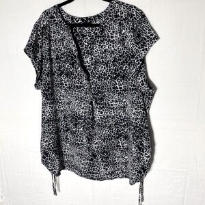 5/$25 Lily Morgan Black White Animal Print Blouse 3X